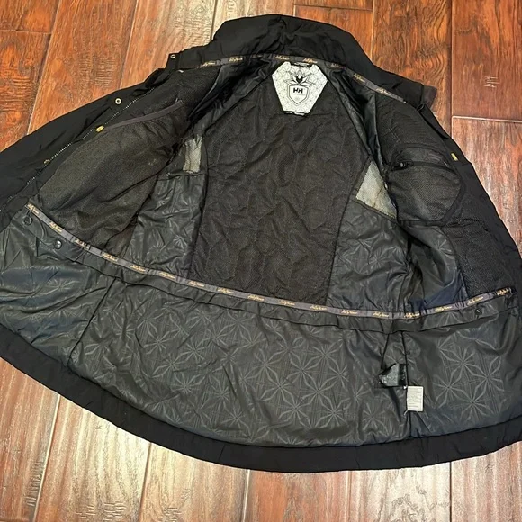 Black Helly Hansen ski jacket - Picture 4 of 8